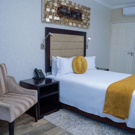Q'S Boutique Stay Standerton エクステリア 写真