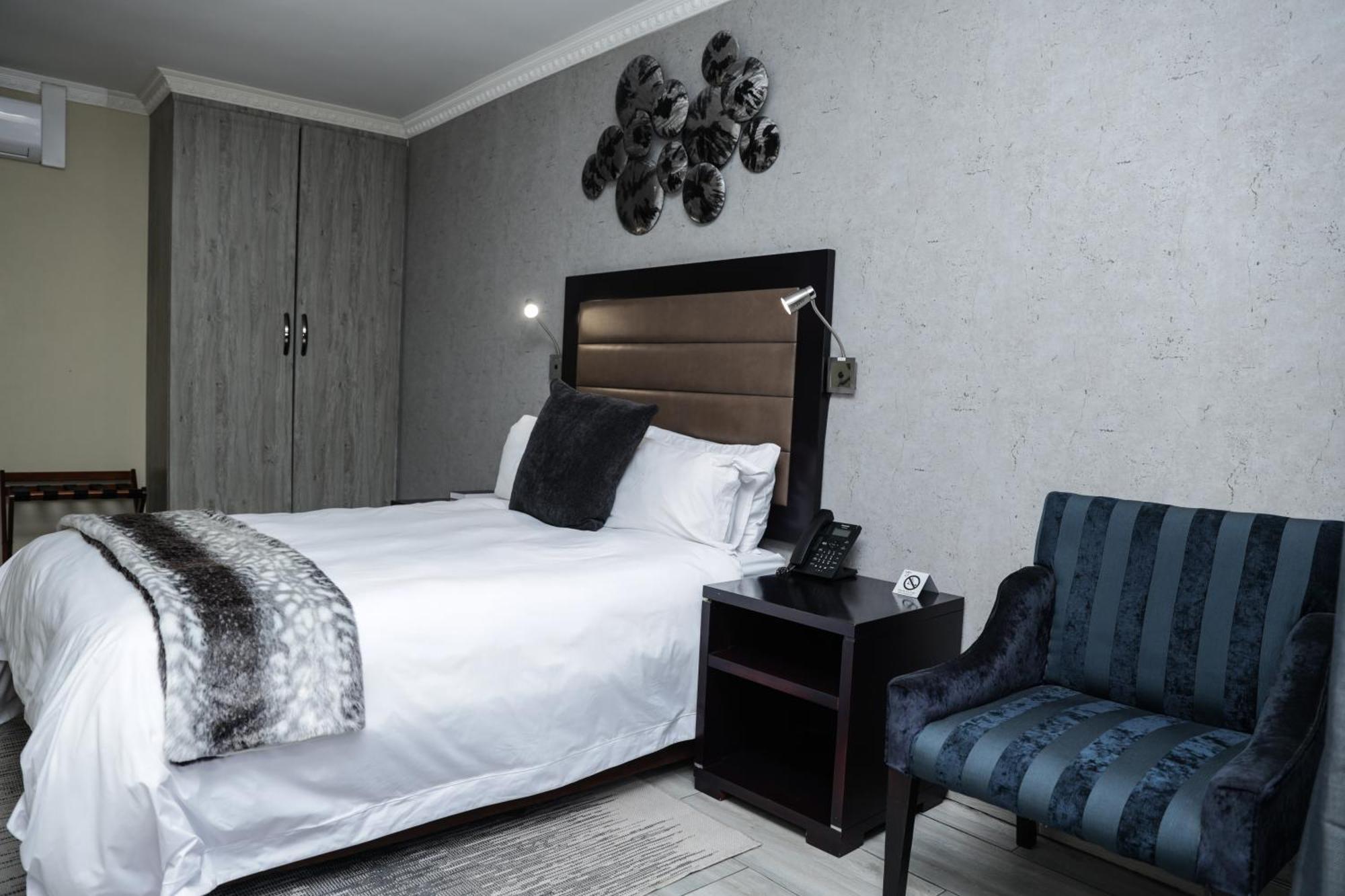 Q'S Boutique Stay Standerton エクステリア 写真